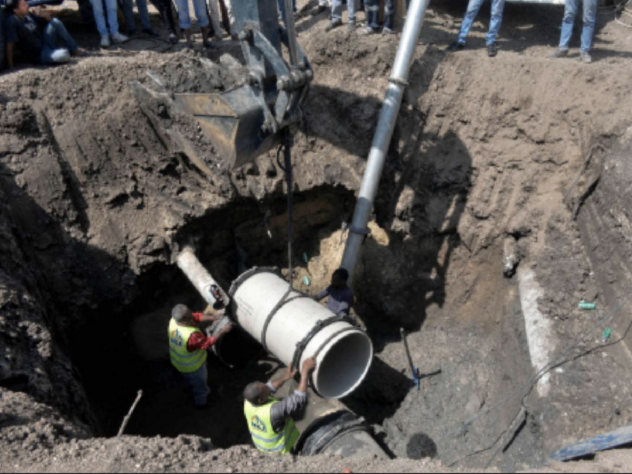 Deep trench pipe connection works